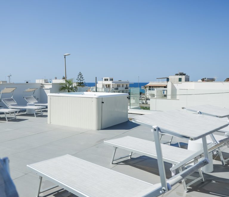 Piscina idromassaggio Kairos Hotel Salento - torre San giovanni